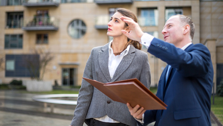 2 individuals looking up holding books